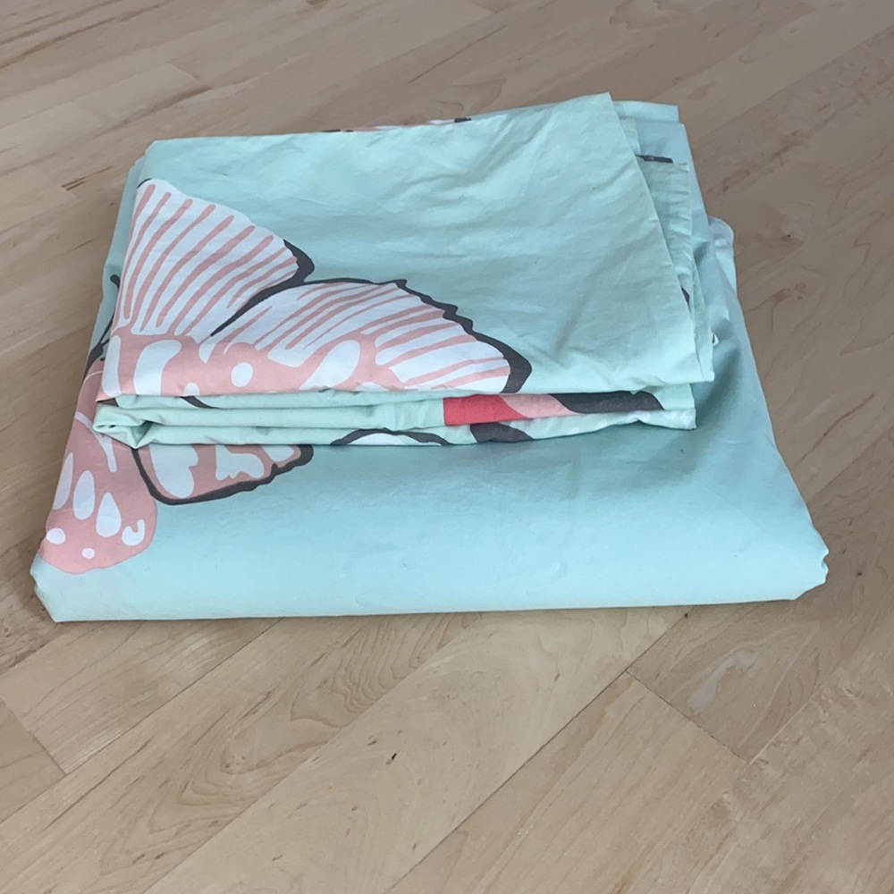 Serena and Lily FULL sized duvet with 2 standard pillow shams